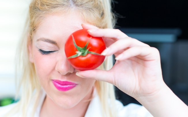 Descubra 5 benefícios do tomate para a pele