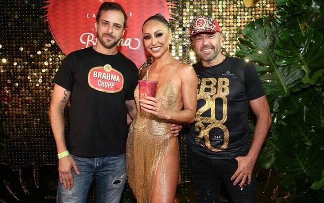 Sabrina com Caire e Alvaro Aoas responsáveis pelo Camarote Bar Brahma