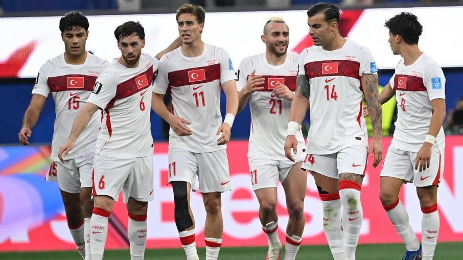 Jogadores da Turquia comemoram durante vitória sobre os Estados Unidos pela fase de grupos da Copa do Mundo
