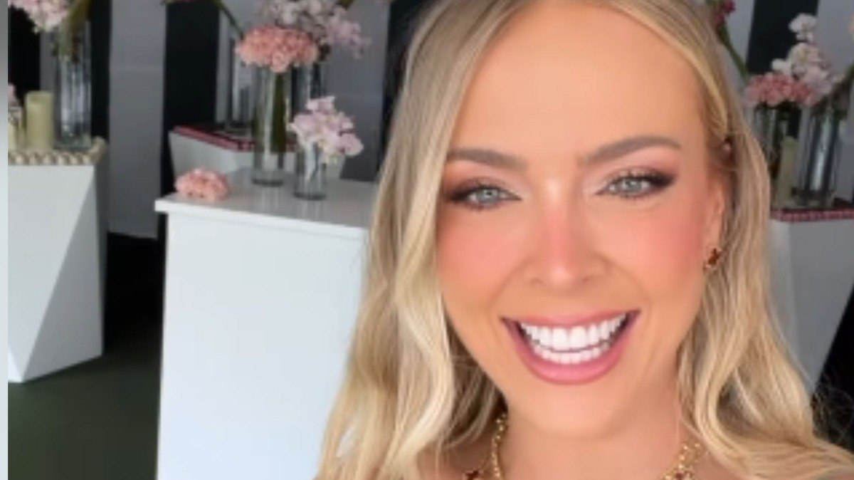 Tata%20Estaniecki%20comemora%201%C2%BA%20anivers%C3%A1rio%20ap%C3%B3s%20separa%C3%A7%C3%A3o