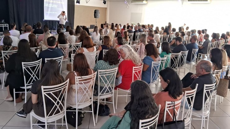 Educação de Valinhos cria o CRESCER como eixo da formação da rede