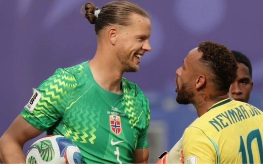 Errata: algoz do Brasil não pediu desculpa para Neymar