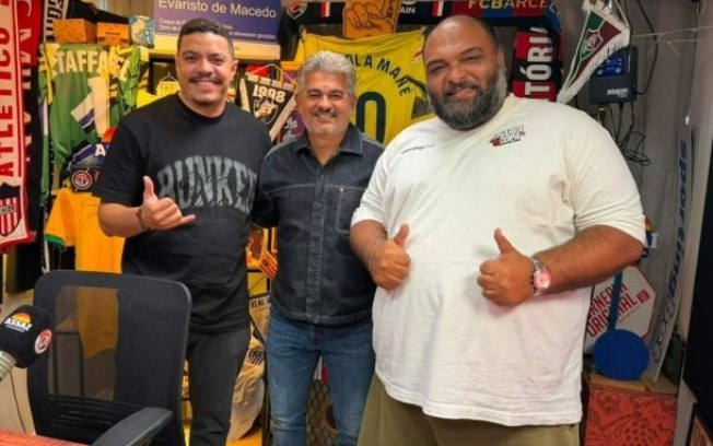Ney Franco entre Bruno Cantarelli e Beto Jr durante o Charla Podcast Ney Franco entre Bruno Cantarelli e Beto Jr durante o Charla Podcast