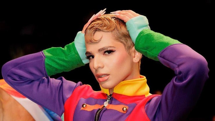 Dan%C3%A7arina%20de%20Beyonc%C3%A9%20sofre%20ataques%20ap%C3%B3s%20desabafo%20sobre%20turn%C3%AA