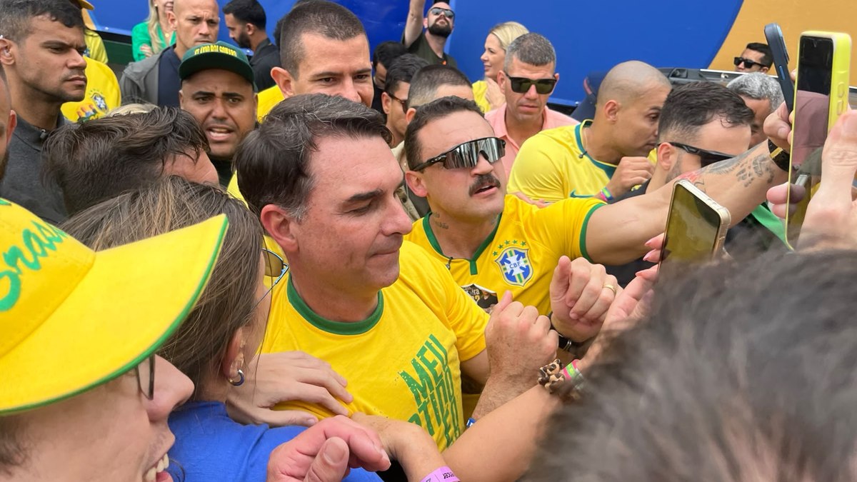 Bolsonaristas largam 