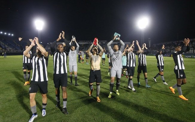 Com dificuldades ofensivas, Botafogo precisará superar 'retranca' do América-MG e histórico recente