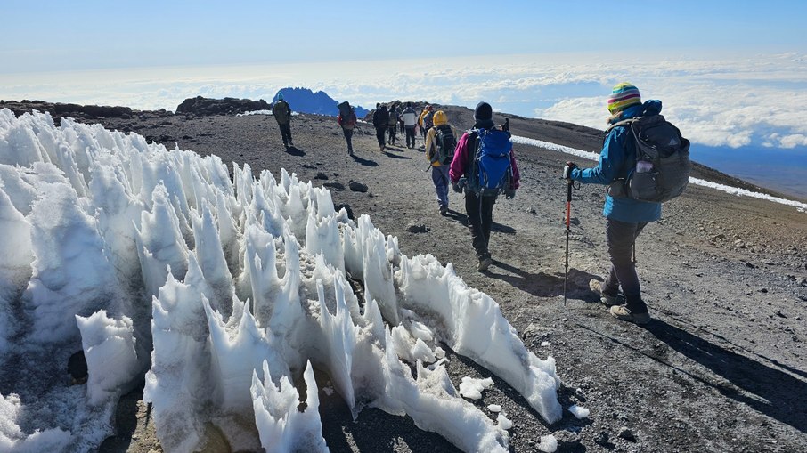 Gelo penitente no Kilimanjaro