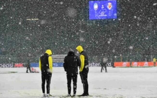 Uefa adia jogo entre Atalanta e Villarreal, pela Champions League, por conta da neve em Bérgamo