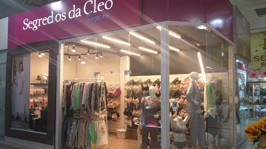 Loja Segredos da Cleo está entre as que deixarão ao Alto da XV Mall Loja Segredos da Cleo está entre as que deixarão ao Alto da XV Mall