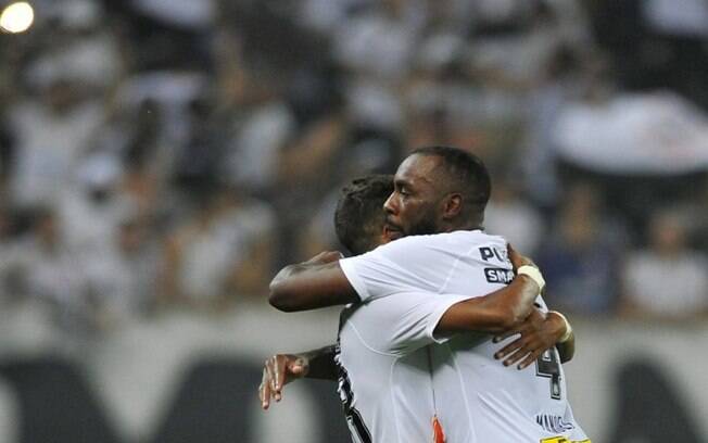 Manoel festeja o primeiro gol do Corinthians