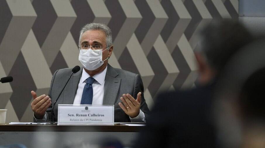 Calheiros diz que relatório final da CPI focará em Bolsonaro, Pazuello e Franco