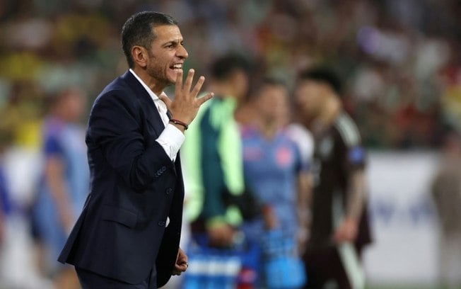 Jaime Lozano foi demitido do cargo de técnico da seleção mexicana após a eliminação na primeira fase da Copa América
