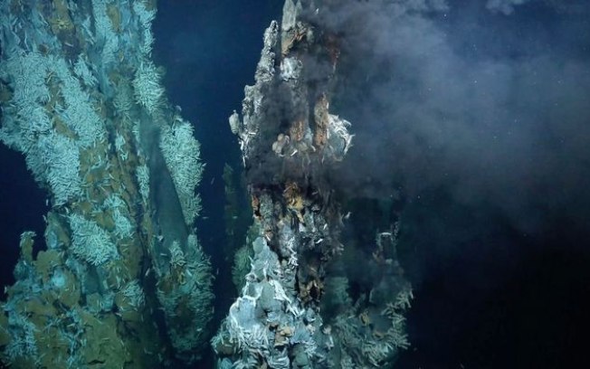 Monte submarino tem o dobro do tamanho do maior edifício do mundo