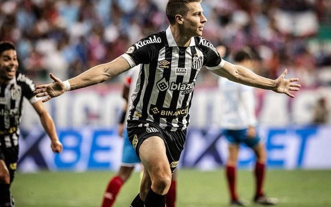 Julio Furch celebra gol que definiu triunso sobre o Bahia, fora de casa