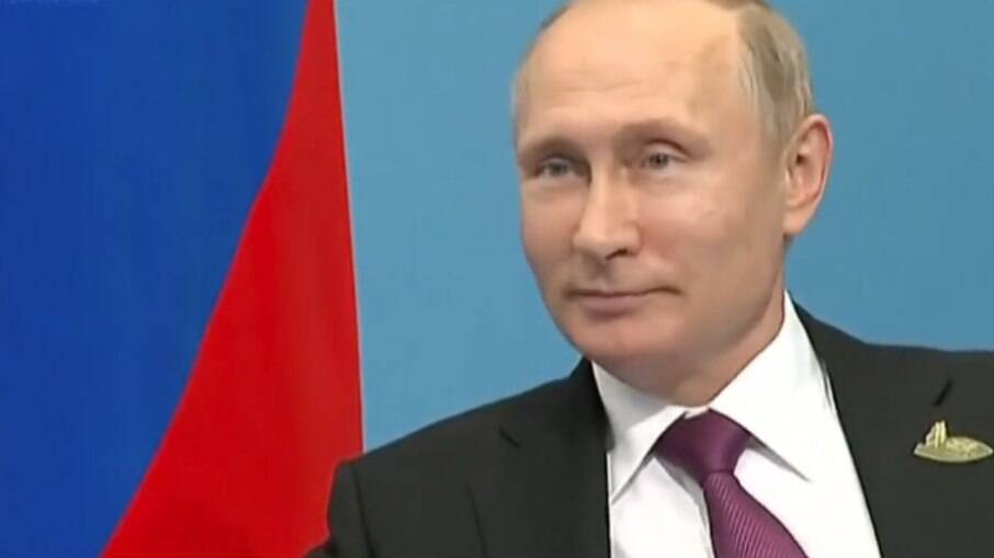 Após invadir Ucrânia, Putin diz não querer uma 'guerra global'