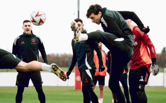 Jogadores do Manchester United durante treinamento da equipe Jogadores do Manchester United durante treinamento da equipe