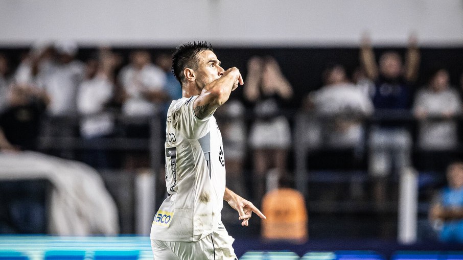 Bigode marcou o gol da vitória do Santos