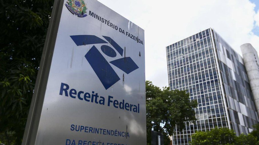 Receita Federal confirma concurso com 699 vagas e salários de até R$ 21 mil