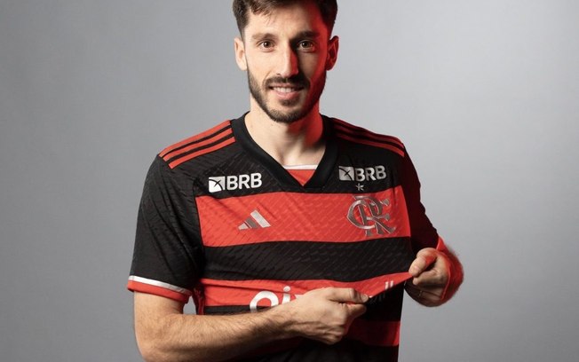 Viña será relacionado pela primeira vez pelo Flamengo e pode fazer estreia
