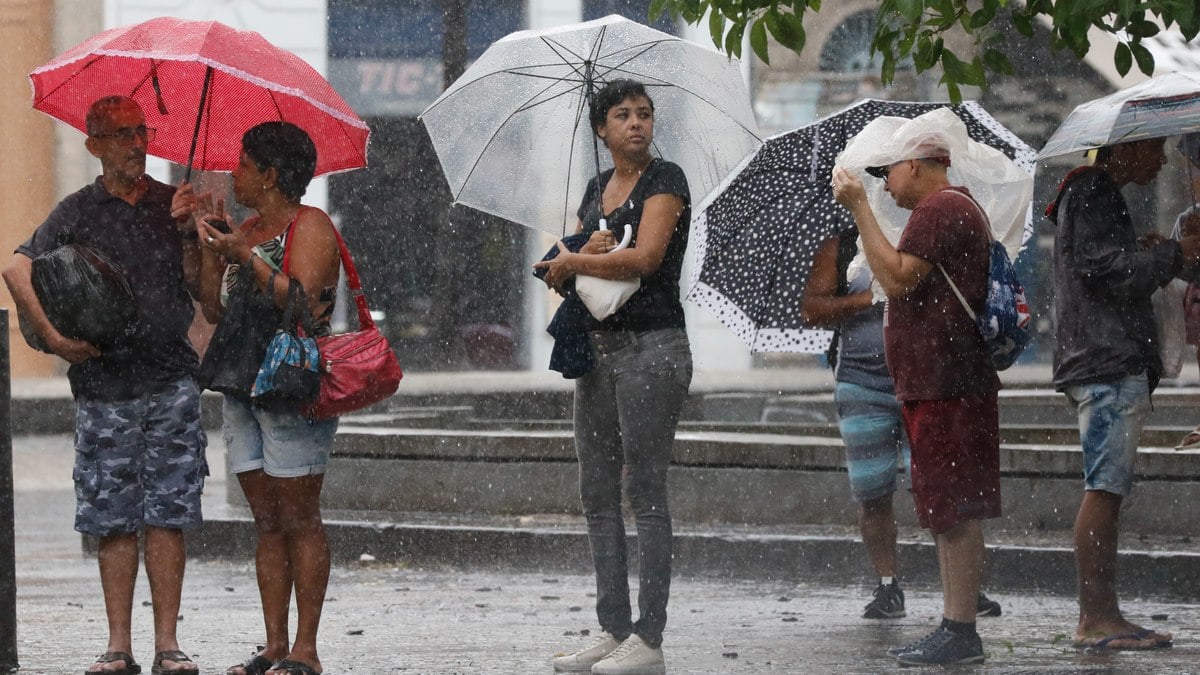 Alerta de chuvas intensas em várias regiões do Brasil na sexta-feira (12)