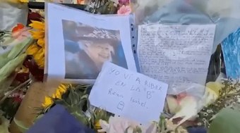 Torcedor do Boca faz provocação ao River no funeral de Elizabeth II