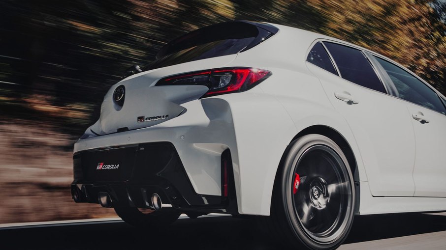 Traseira do Toyota GR Corolla 2026