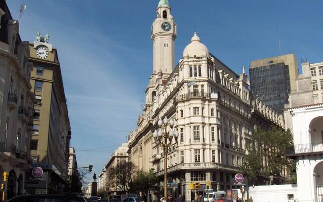 Aproveita que Buenos Aires está entre os lugares baratos para viajar e conheça seus pontos turísticos