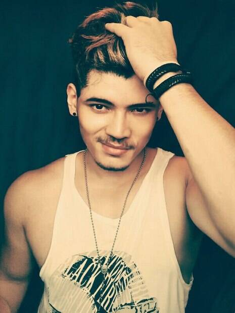 Cantor sertanejo Thiago Mendes