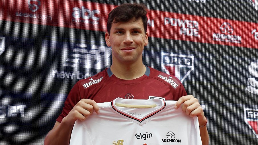 Semelhança incrível: São Paulo brinca com aparência de Tapia