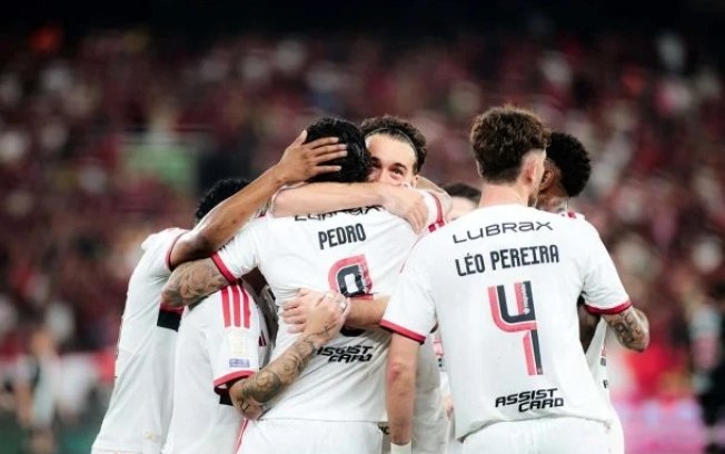 Flamengo goleia o Vasco por 4 a 1, abre três pontos para o Palmeiras e sua chance de titulo ultrapassa os 86%