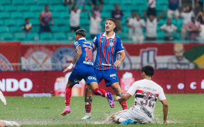 Dorival observa o comportamento do São Paulo na derrota para o Bahia
