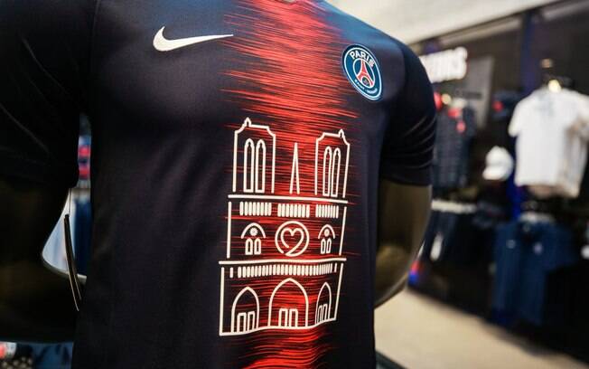 Camisa do PSG com homenagem para Notre Dame
