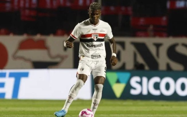 Arboleda em ação pelo São Paulo no MorumBIS