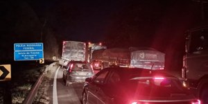 Acidente deixa 3 feridos e trânsito intenso na Serra das Araras