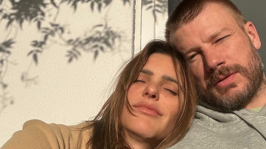 Fernanda Lima e Rodrigo Hilbert mostram apartamento de 150m²