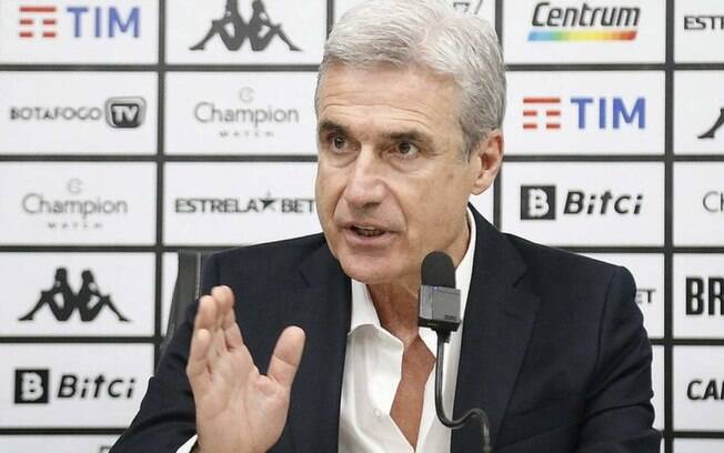 Luís Castro relata dificuldades do Botafogo em estrutura, não foge do desafio e diz: 'É fundamental ter CT'