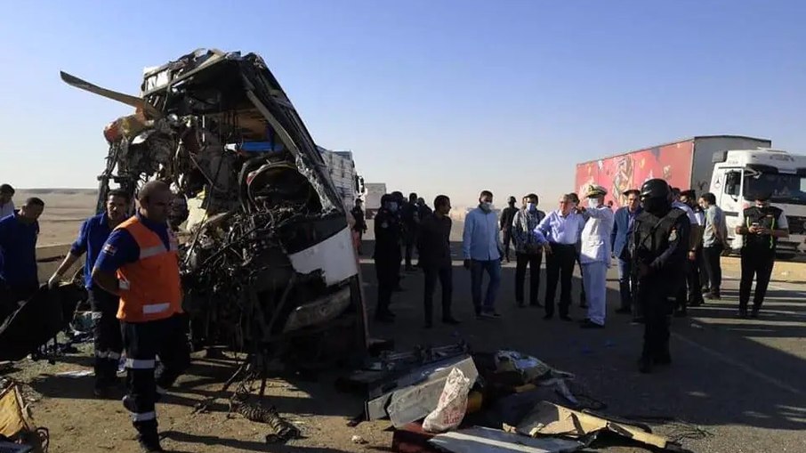 Pelo menos 25 pessoas morreram e 35 ficaram feridas em acidente de ônibus no Egito.