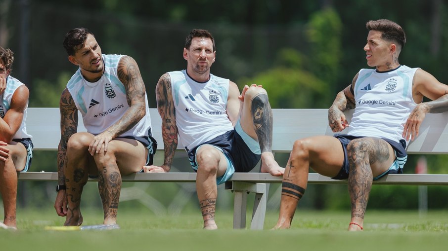 Sucessor de Messi? Veja quem deve ser o novo 10 da Argentina
