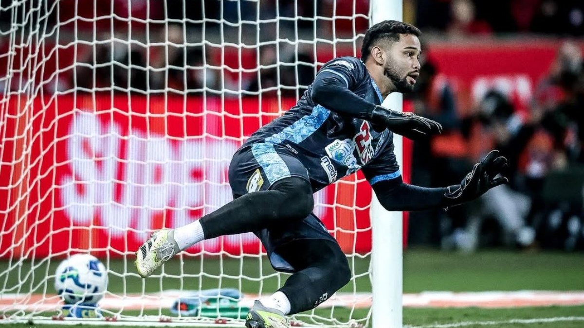 Ouça o áudio em que pai de goleiro do Maracanã previu cavadinha