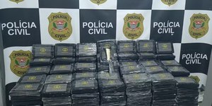 Carreta bitrem com 225 kg de cocaína é apreendida em Campinas