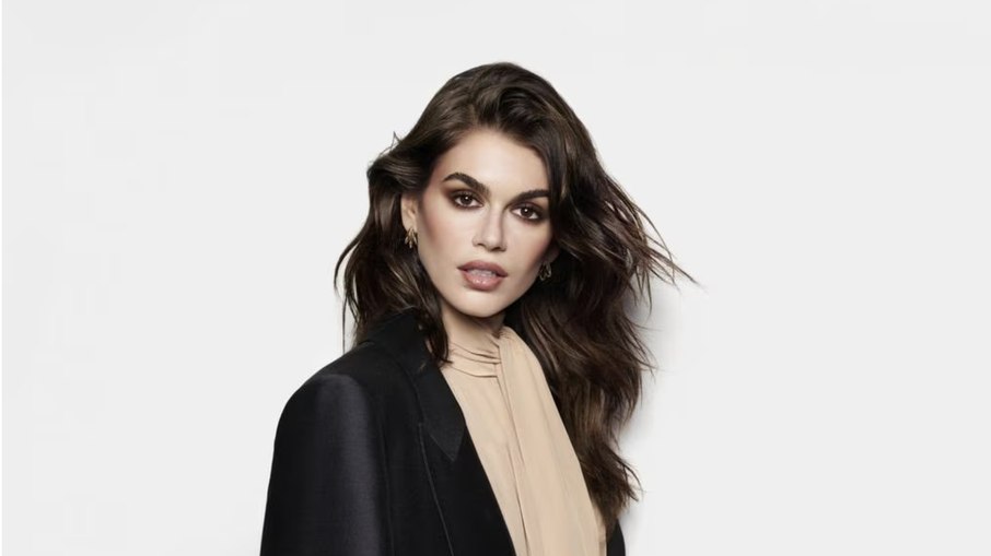 Kaia Gerber é a garota propaganda da nova base Natural Matte Longwear Foundation de NARS Kaia Gerber é a garota propaganda da nova base Natural Matte Longwear Foundation de NARS