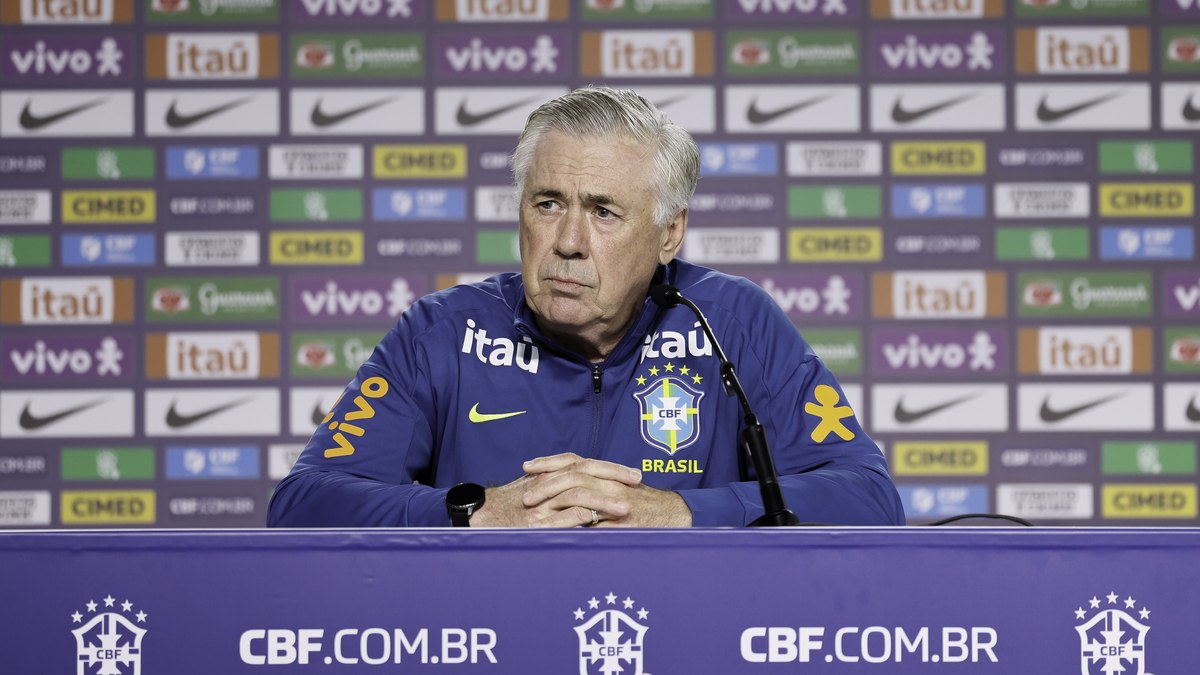 Carlo Ancelotti durante coletiva da seleção brasileira