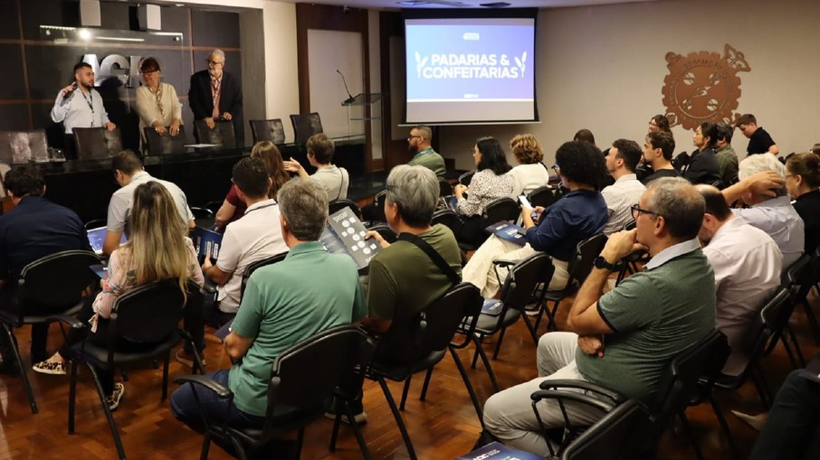 Empresários participam de encontro na ACIC