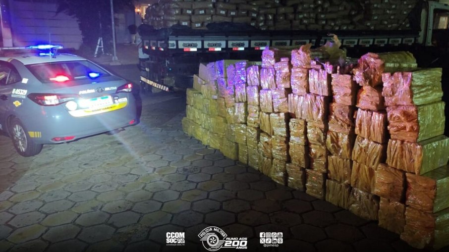 Motorista é preso com 1,8 tonelada de maconha em Avaré Motorista é preso com 1,8 tonelada de maconha em Avaré