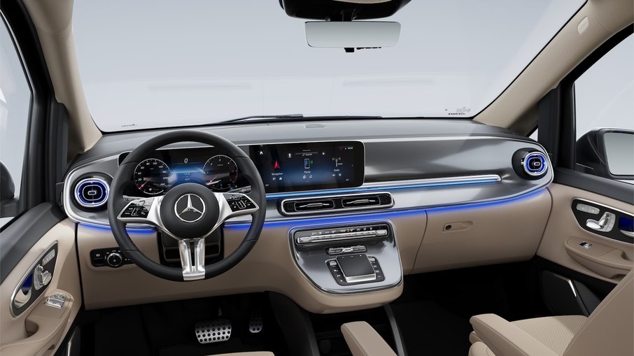 Cabine dianteira do Mercedes-Benz Classe V adota layout próximo ao dos automóveis de luxo da marca Cabine dianteira do Mercedes-Benz Classe V adota layout próximo ao dos automóveis de luxo da marca