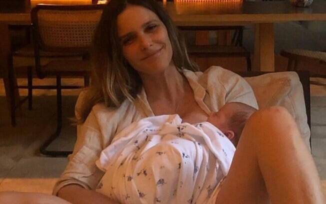 Fernanda Lima posta foto com a filha, Maria Manoela, que nasceu no mês passado, em seu Instagram