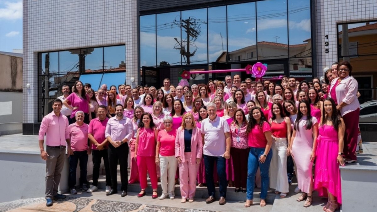 Servidores de Valinhos vestem rosa em celebração ao Outubro Rosa Servidores de Valinhos vestem rosa em celebração ao Outubro Rosa