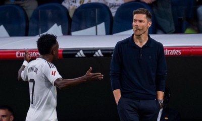 Despedida fria de Xabi Alonso expõe racha no Real Madrid