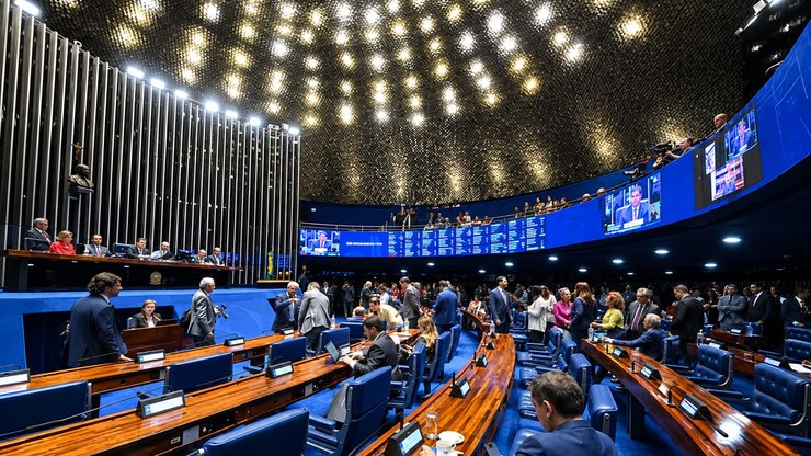 Fim da 6x1: Senado aprova PEC que reduz a jornada de trabalho