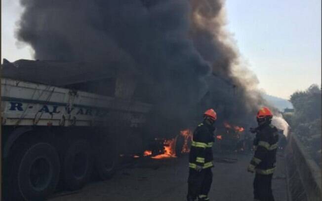 Grave acidente deixou dois mortos e 20 feridos em rodovia no interior de São Paulo nesta quarta-feira Grave acidente deixou dois mortos e 20 feridos em rodovia no interior de São Paulo nesta quarta-feira